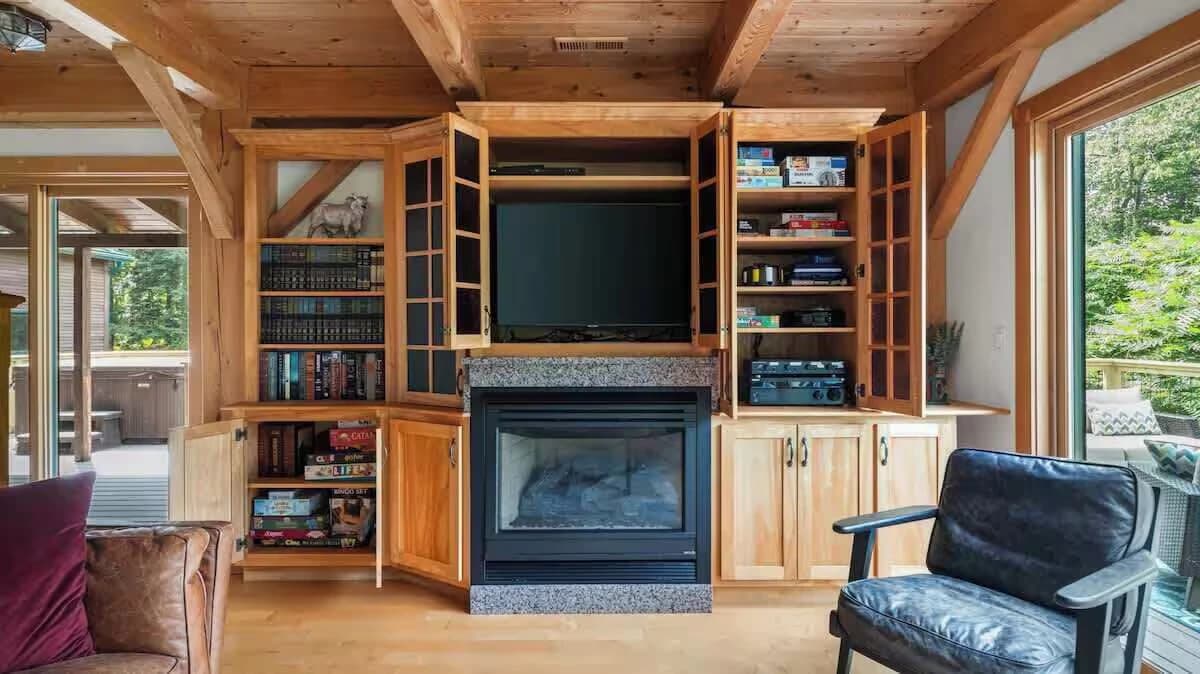 Smart tv, books and family games