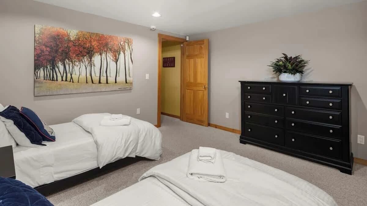 Twin bedroom #1 with full size dresser